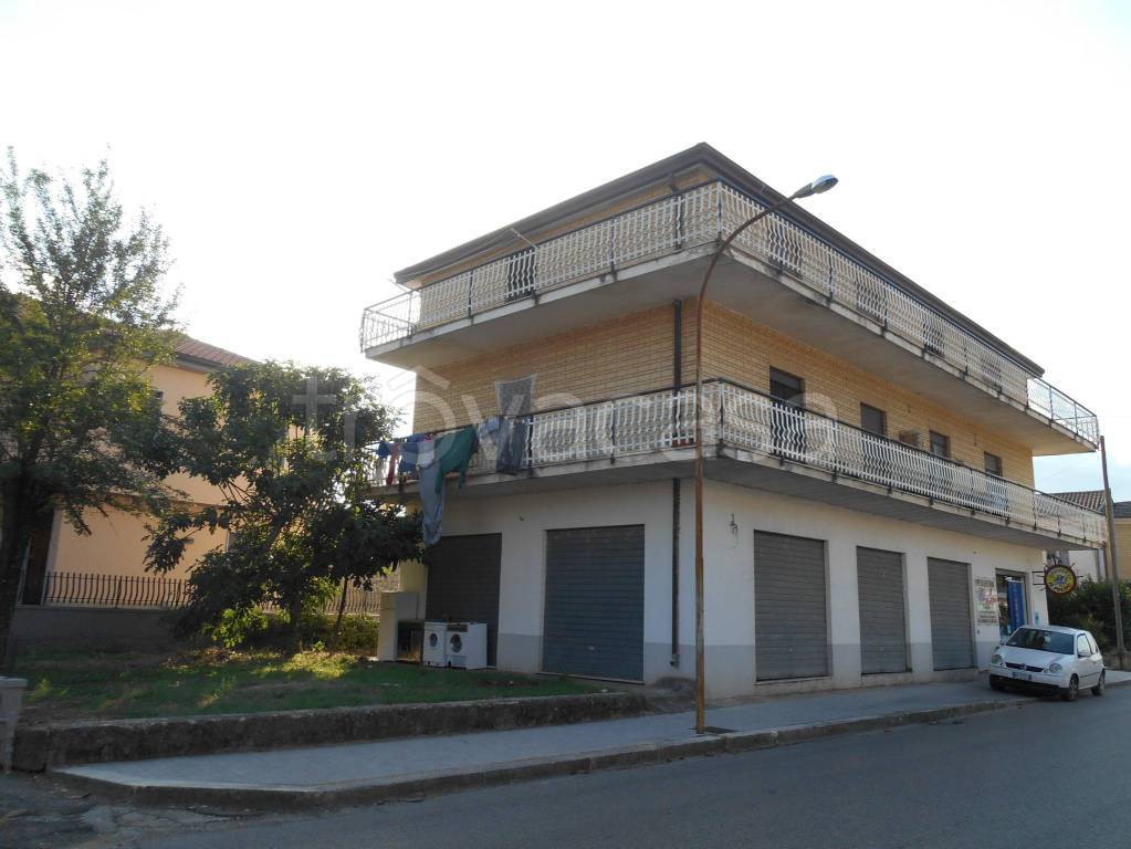 Magazzino in vendita a Sant'Apollinare corso Giuseppe Garibaldi