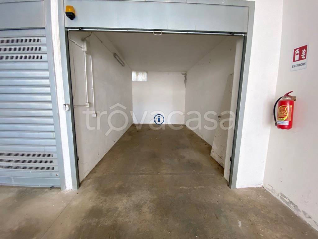 Garage in vendita a Caserta via Alessandro Volta, 36