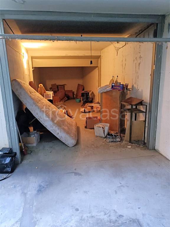 Garage in vendita a Parma via Venezia