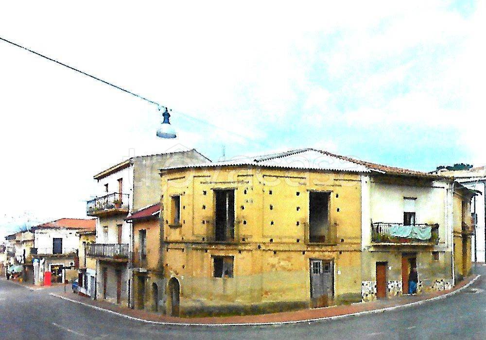 Casa Indipendente in in vendita da privato a Laureana di Borrello via Giuseppe Garibaldi, 109