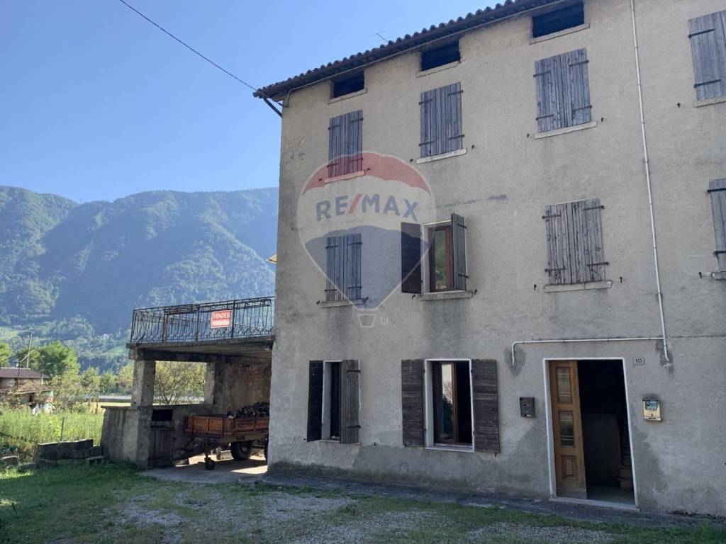 Casa Indipendente in vendita a Feltre via Vigne Basse, 10