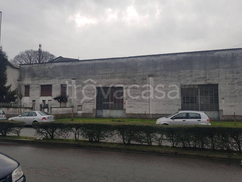 Capannone Industriale in in vendita da privato a Vigevano viale Giacomo Leopardi, 20