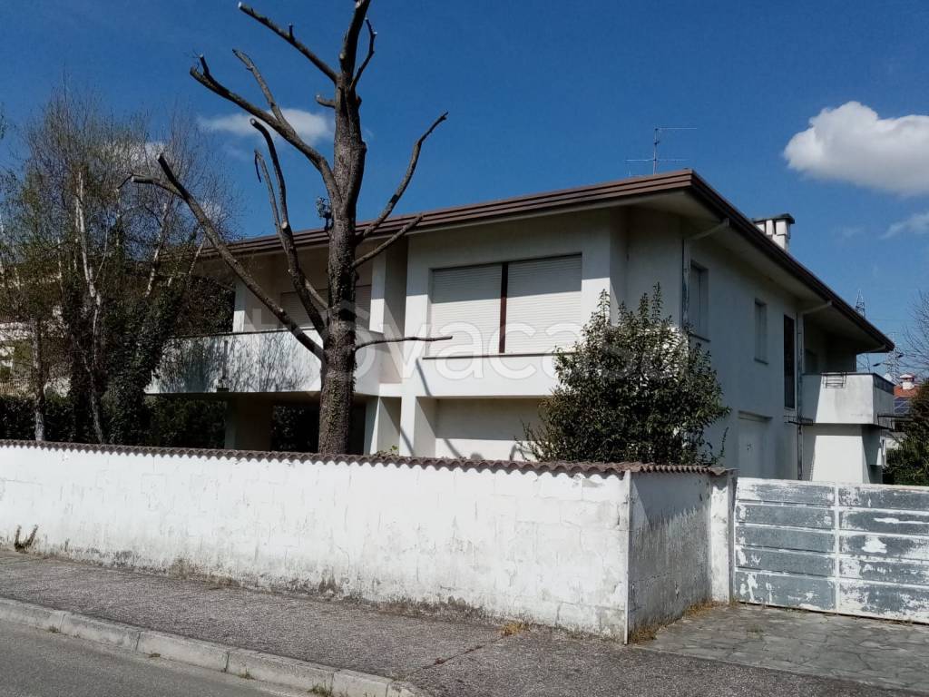 Villa in in vendita da privato a Latisana via Angelo Bertoli, 1