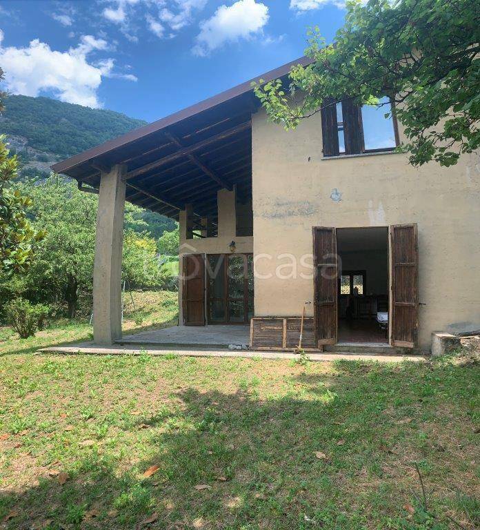 Villa in vendita a Canzo via Gajum, 15