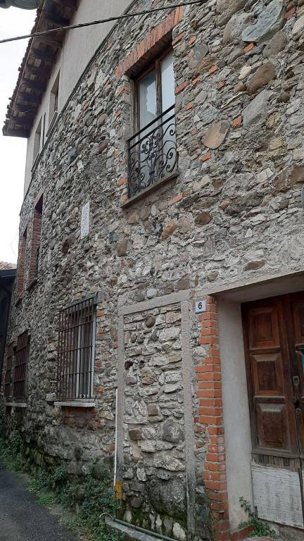 Casa Indipendente in vendita a La Valletta Brianza via Piave