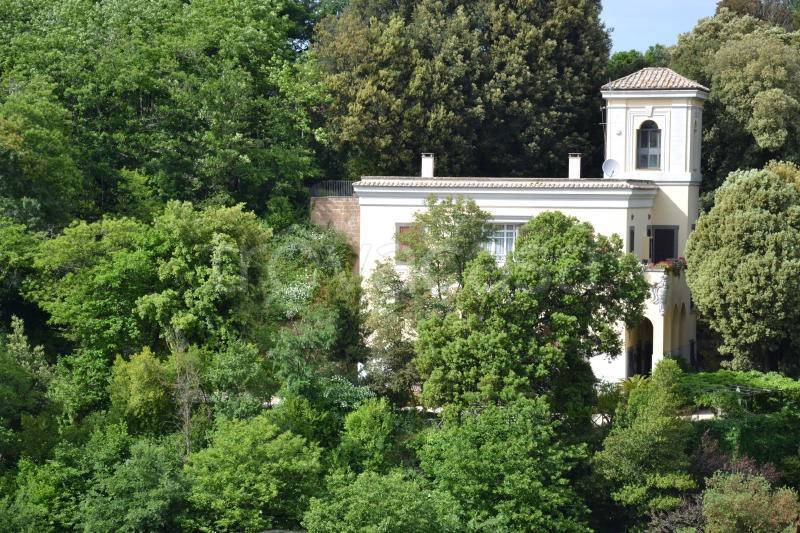 Villa in vendita a Sutri strada Regionale Cassia