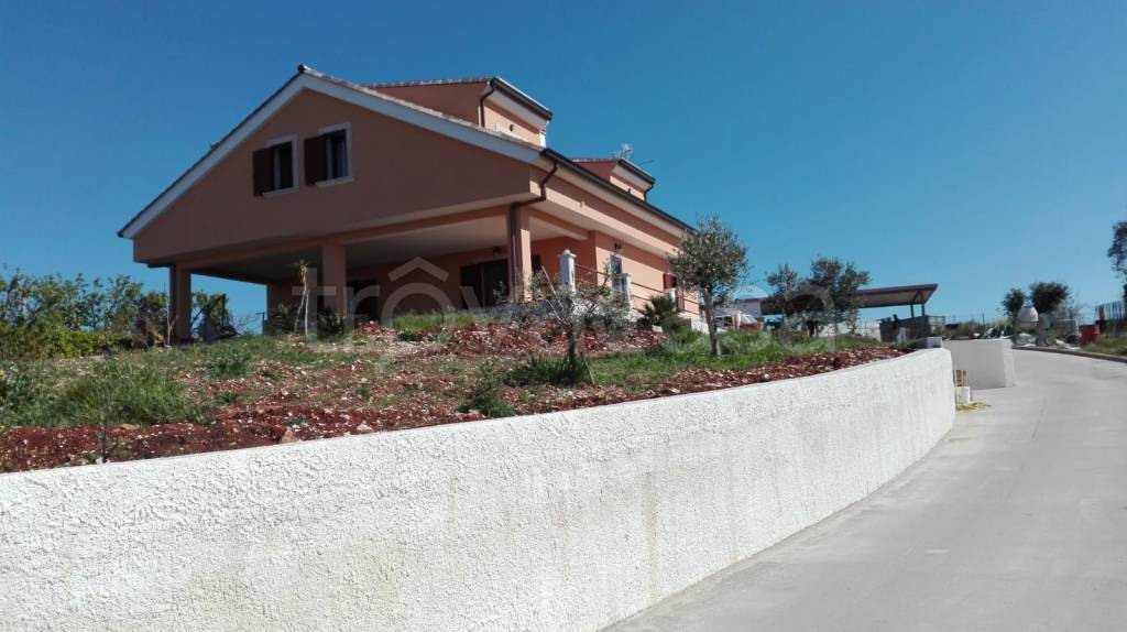 Villa Bifamiliare in in vendita da privato a Vico del Gargano contrada Mannarella