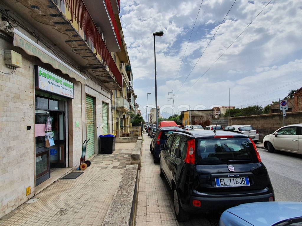 Negozio in vendita a Messina via del Carmine, 35