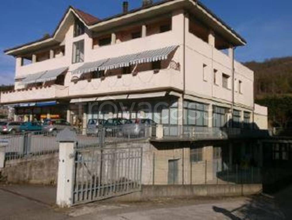 Magazzino in vendita a Gaggio Montano via Papa Giovanni xxiii,68