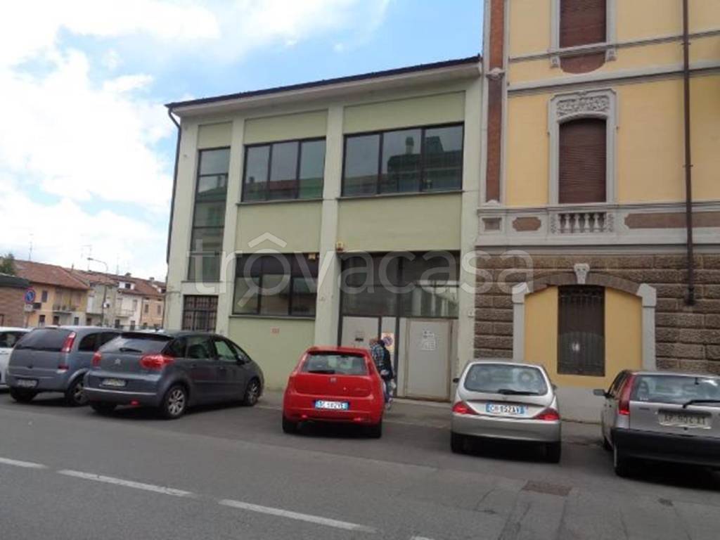 Ufficio in vendita a Cremona via Platani,9