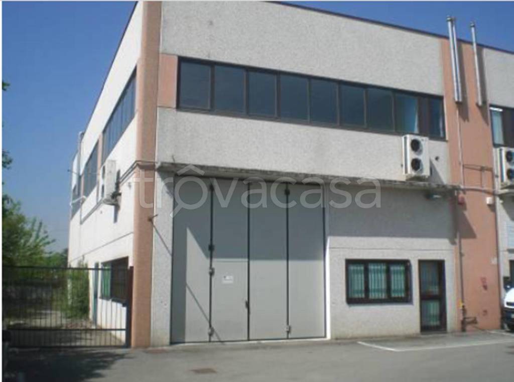 Capannone Industriale in vendita a Cernusco sul Naviglio via Torino,34