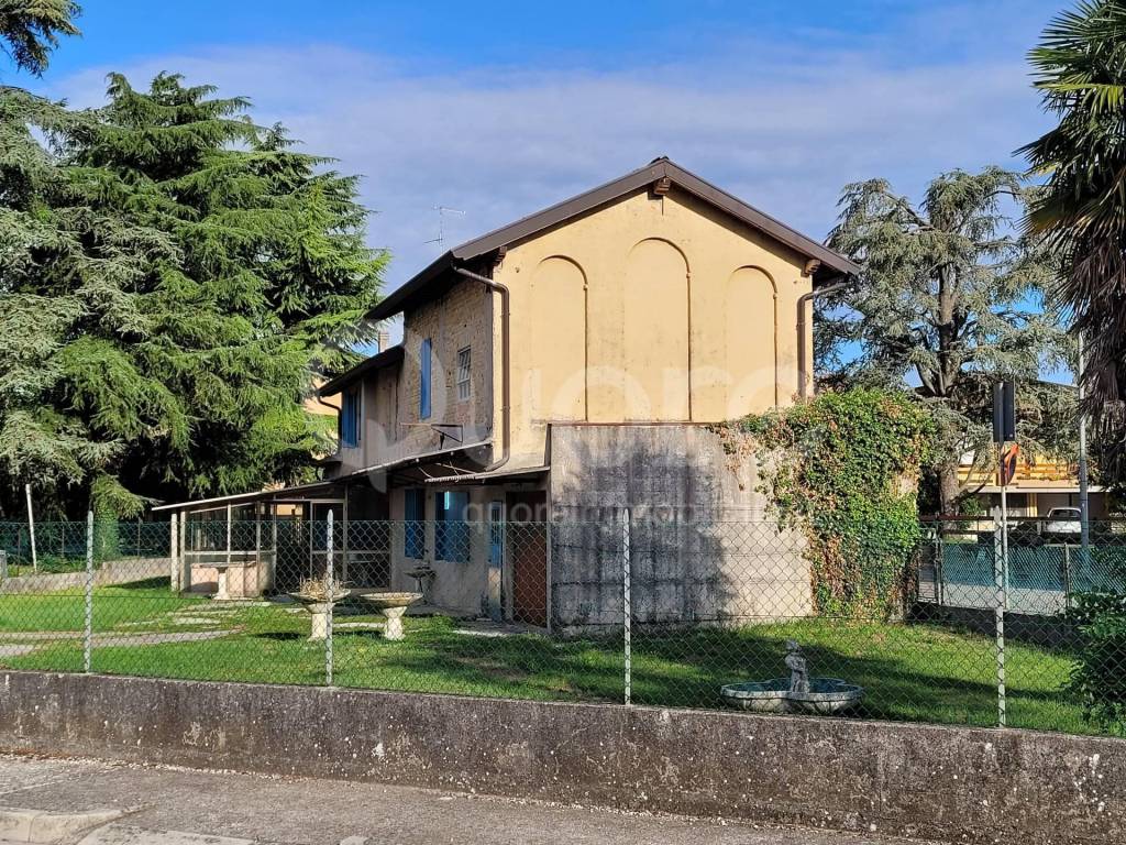 Casa Indipendente in vendita a Gonars via Vittorio Veneto, 95
