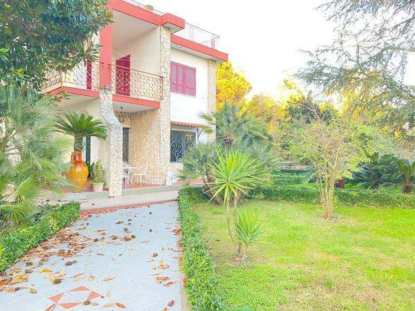 Villa in in vendita da privato a Pozzuoli via Reginelle, 115