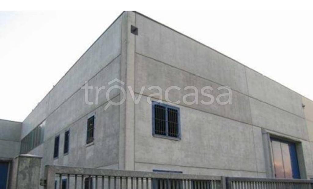 Capannone Industriale in vendita a Manerbio via Gazzadiga,1