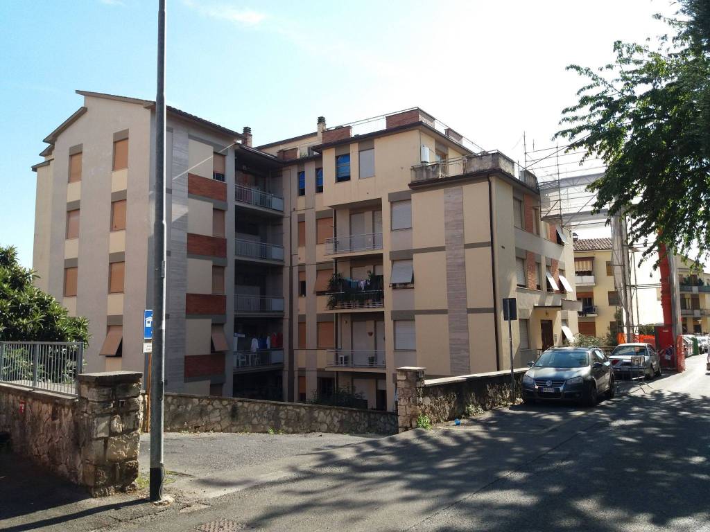 Appartamento in in vendita da privato a Siena via Martiri di Scalvaia