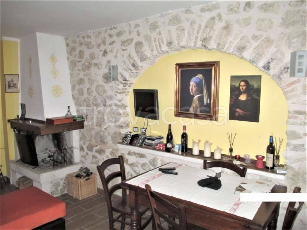 Casa Indipendente in in vendita da privato a Massa d'Albe via Luigi Pendenza, 12