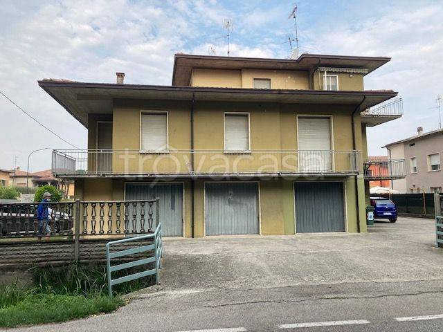 Appartamento in in vendita da privato a Castel Goffredo via Ugo Foscolo, 2