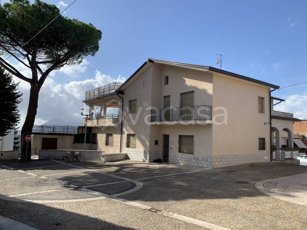 Casa Indipendente in vendita a Sant'Angelo a Cupolo piazza San Donato