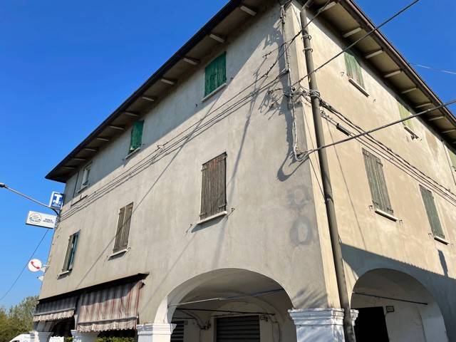 Intero Stabile in vendita a Castelfranco Emilia