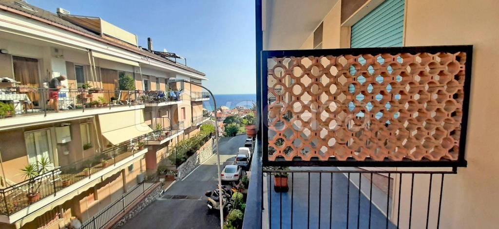 Appartamento in vendita a Laigueglia via Castello Romano, 35