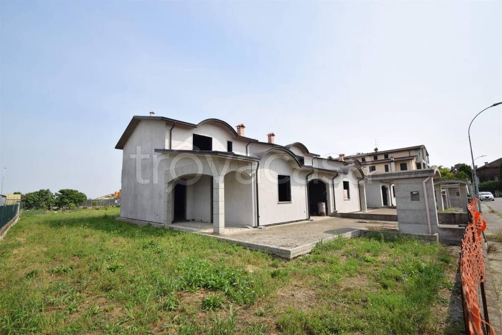 Villa a Schiera in vendita a Cadeo