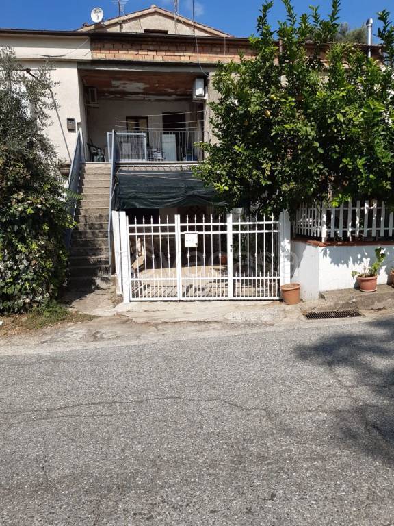 Appartamento in vendita a Rose viale Italia