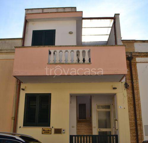 Appartamento in vendita a Salve via V. Alfieri