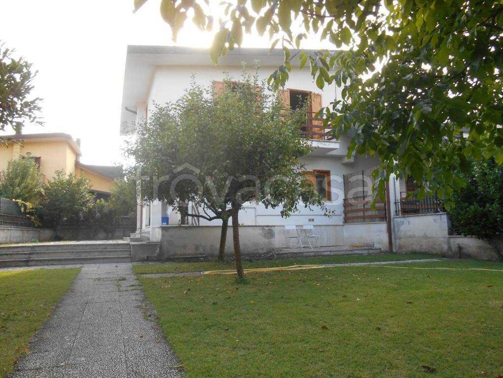 Villa Bifamiliare in vendita a Scurcola Marsicana via giardino
