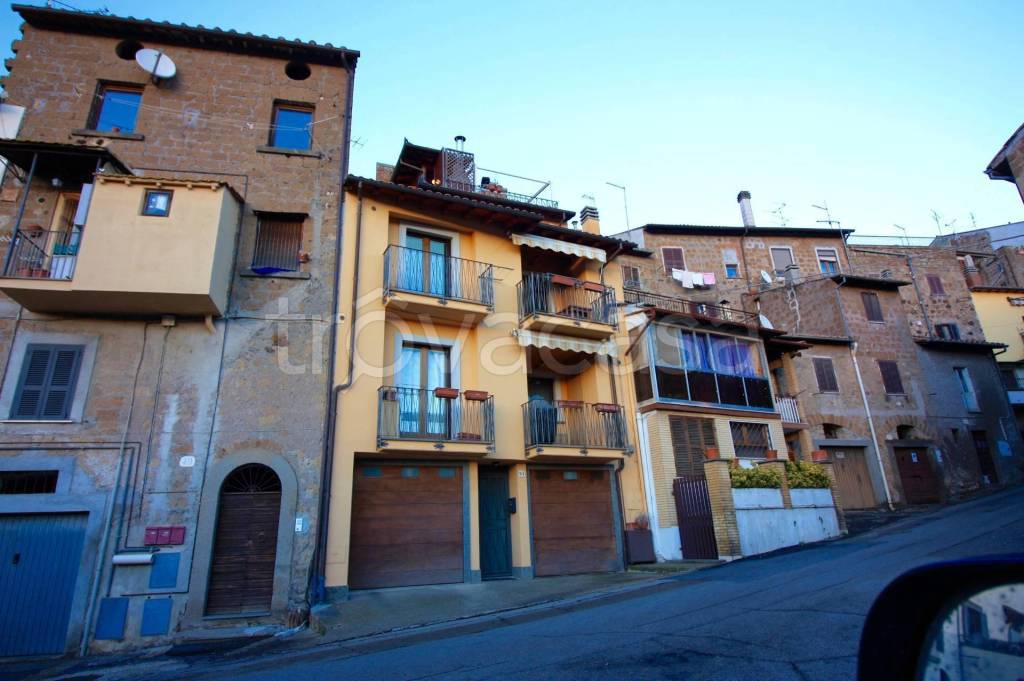 Appartamento in vendita a Vetralla via borgo vecchio