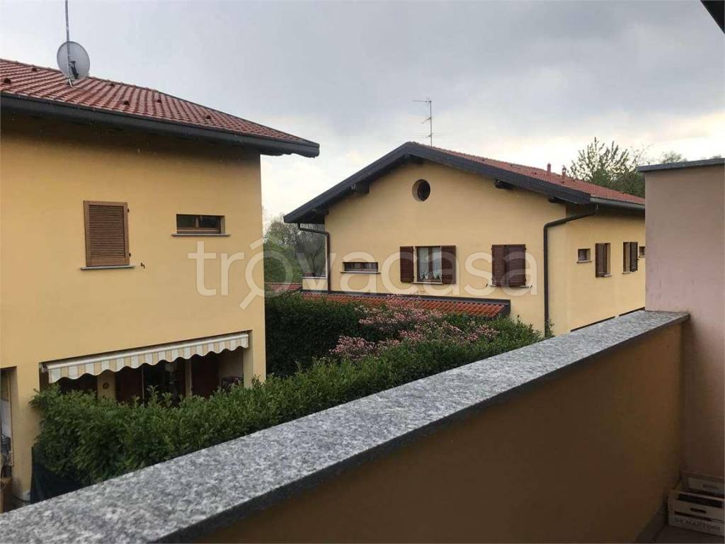 Villa a Schiera in vendita a Capiago Intimiano
