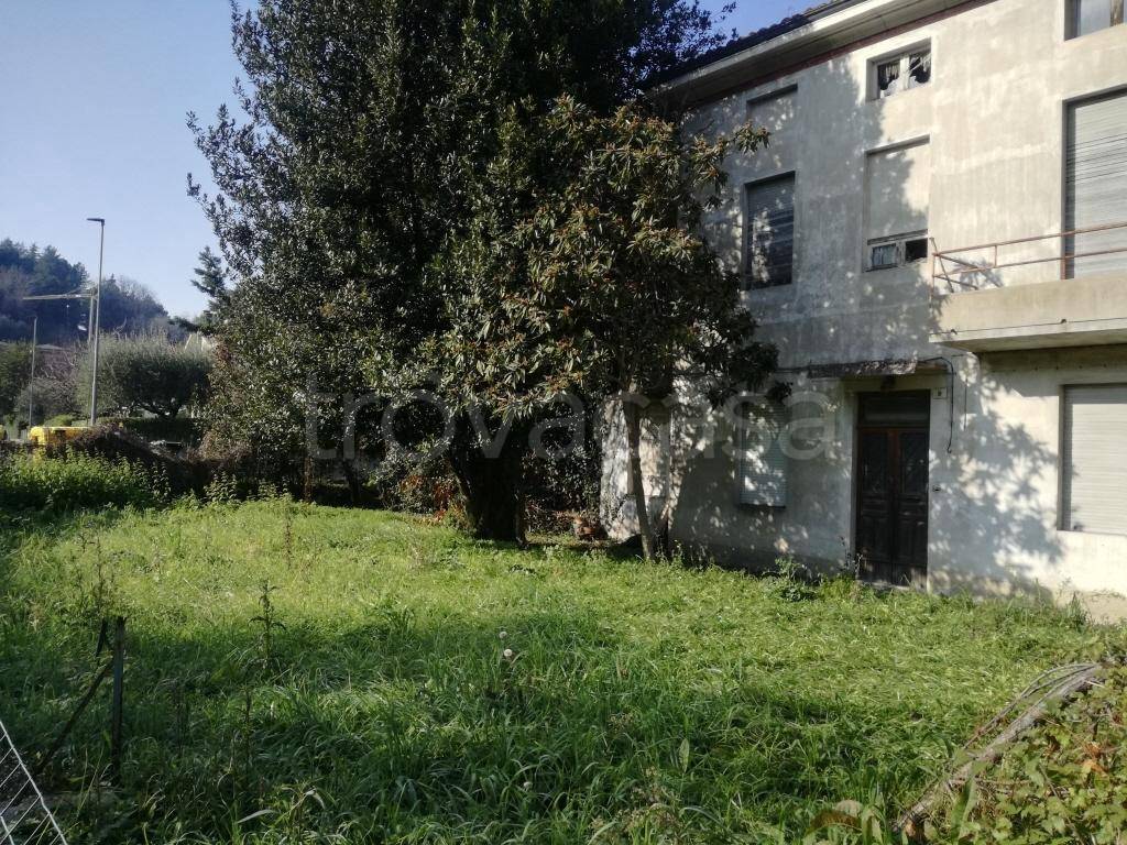 Villa in vendita a Pesaro strada madonna del monte 9/10