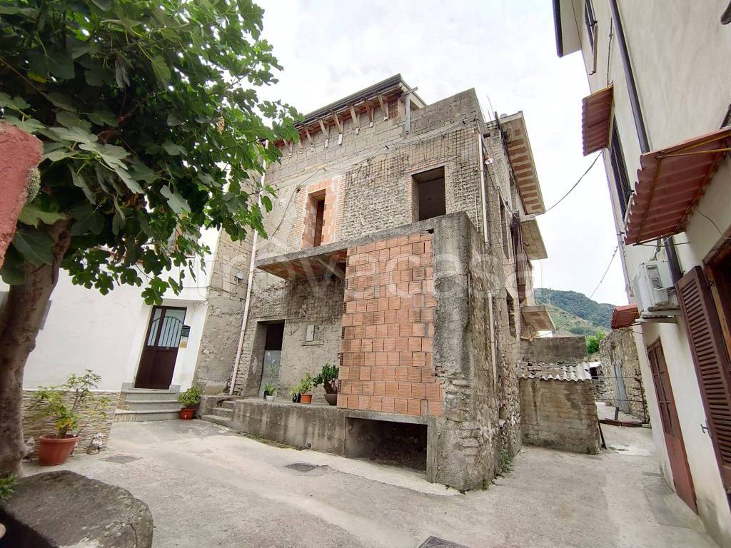 Casa Indipendente in vendita a Pago del Vallo di Lauro via Vicinato