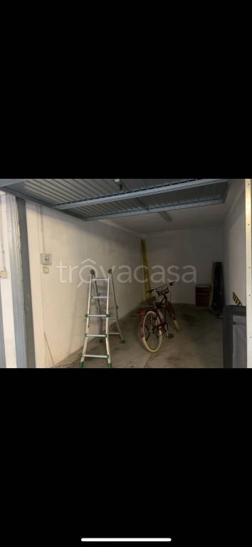 Garage in vendita a Torino via Giuseppe Massari, 99