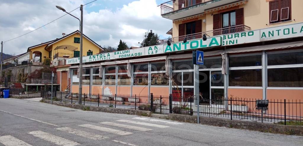 Negozio in vendita a Montoggio località Pratogrande, 5