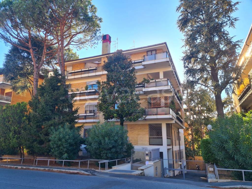 Appartamento in vendita a Roma via della Camilluccia, 179