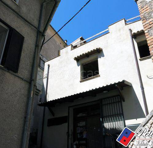 Appartamento in vendita a Lenola corso Vittorio Emanuele 12