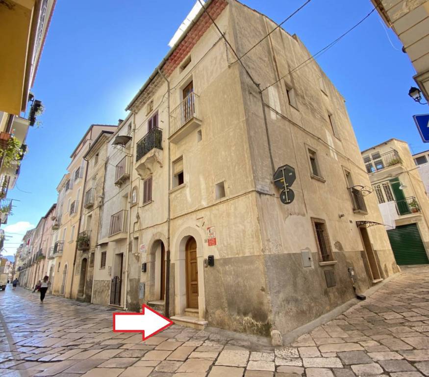 Casa Indipendente in vendita a Fondi via Cavour s.n.c