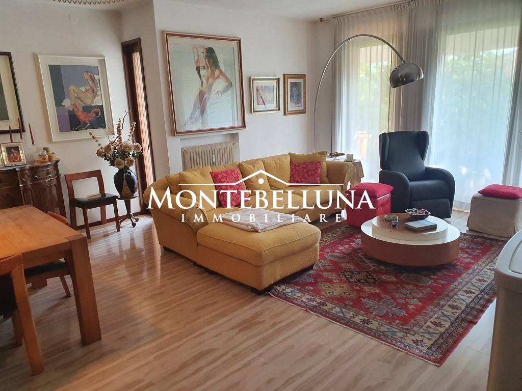 Villa in vendita a Montebelluna via Salvo d'Acquisto, 8