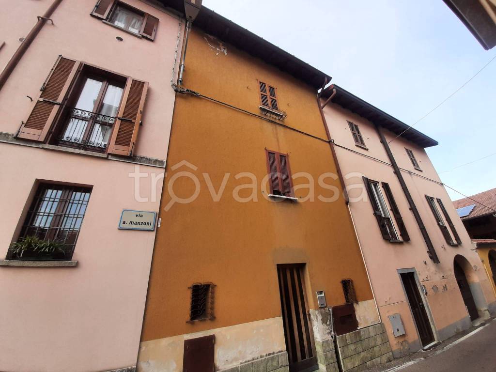 Casa Indipendente in vendita a Caronno Varesino via Alessandro Manzoni, 3