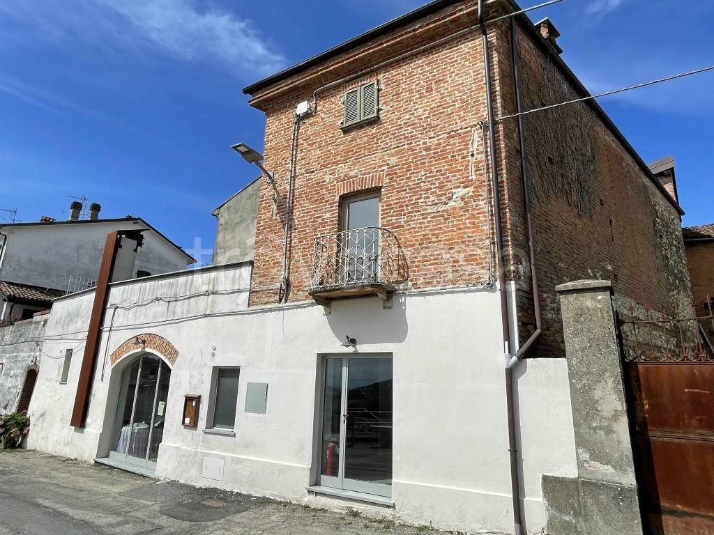 Intero Stabile in vendita a Lu e Cuccaro Monferrato via Montalto, 9