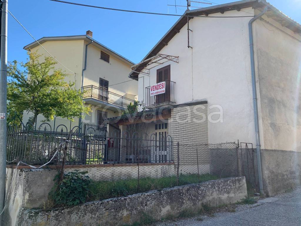 Casa Indipendente in vendita a Lucoli via della Valle