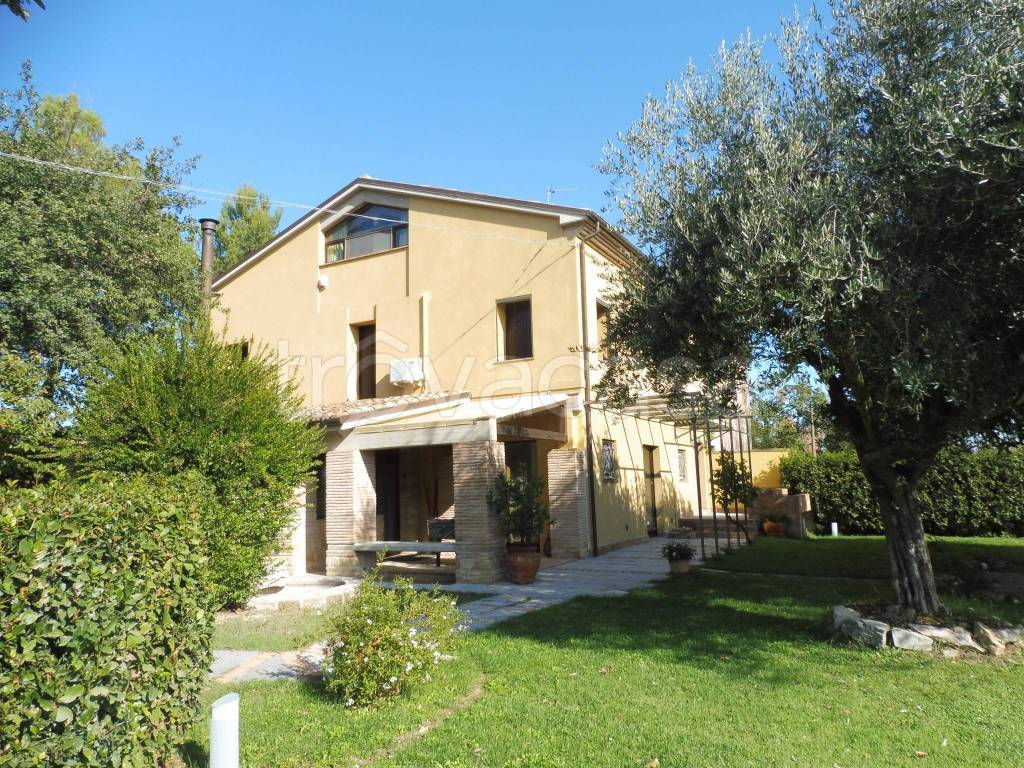 Villa Bifamiliare in vendita ad Ancona via Varano