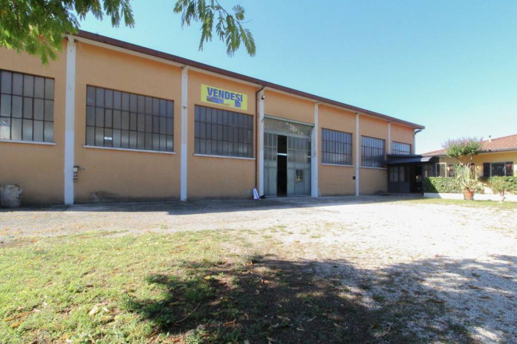 Capannone Industriale in vendita a Pavone del Mella via Cav. Pierino Migliorati, 6