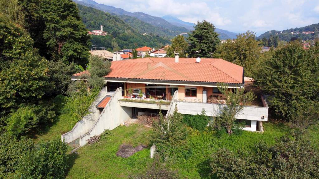 Villa in vendita a Borgosesia via Isola di Sotto, 52