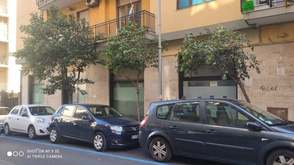 Negozio in affitto a Salerno via Paolo De Granita