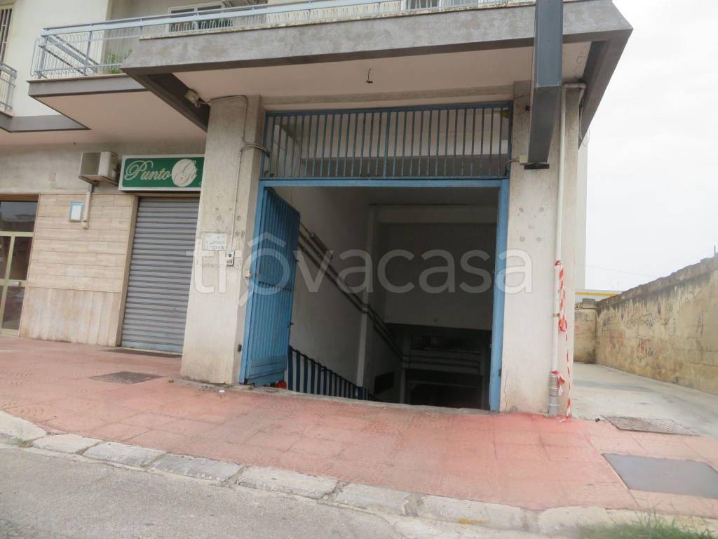 Garage in vendita a Taranto via emilia, 209