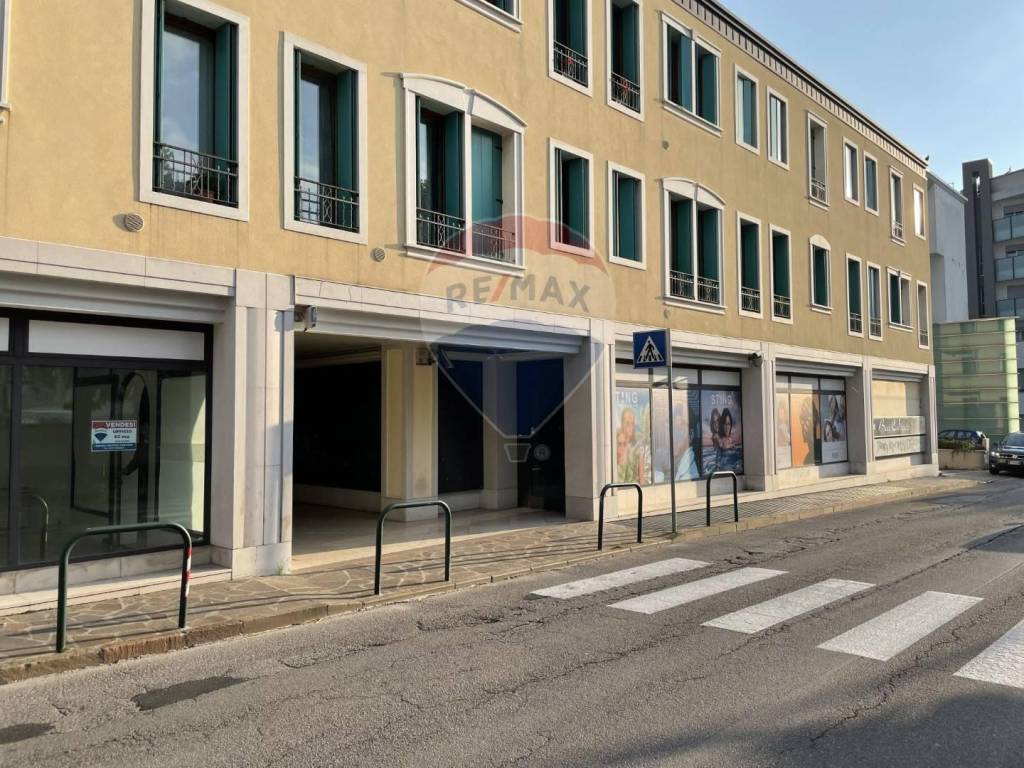 Negozio in vendita a Belluno via Cavour