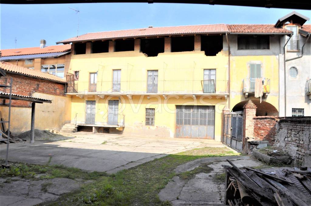 Casale in vendita a Montanaro via Cesare Battisti