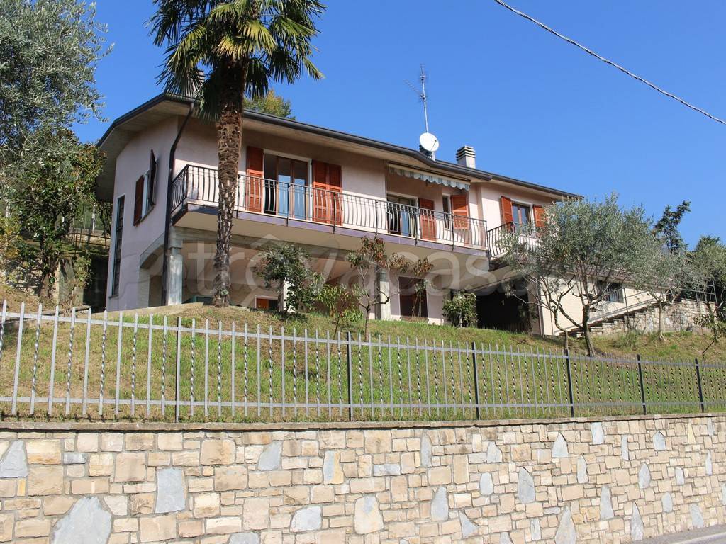 Villa in vendita a Cenate Sopra via Odas