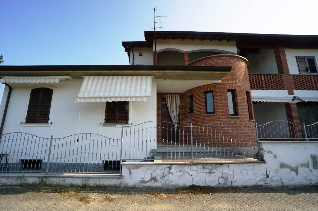 Villa in vendita a Cassolnovo via Carlo Alberto